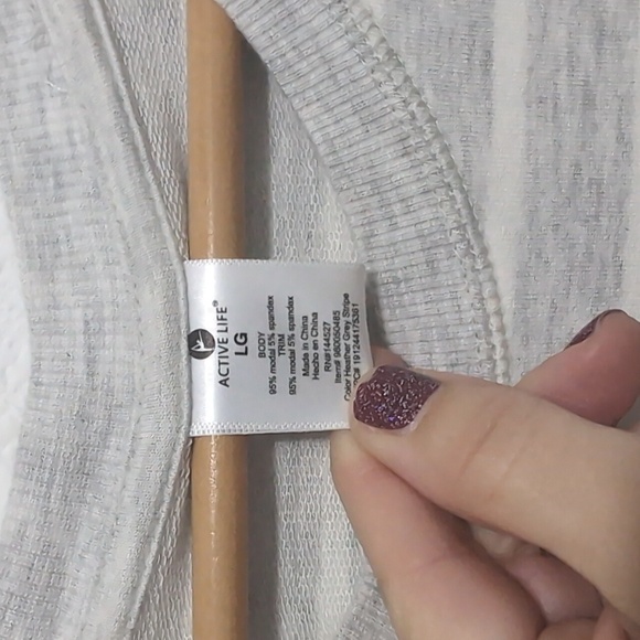 4/$12 Active Life Crossover Hem Athletic Sweatshirt Gray White Stripes Large - Picture 5 of 6